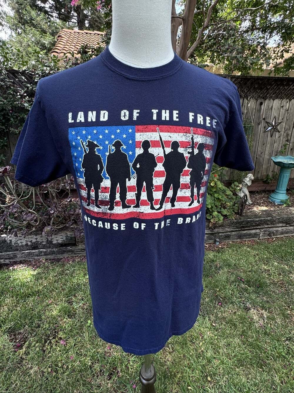 Gildan Land of the Free Because of the Brave T-Shirt Men's M Navy Blue Cotton
